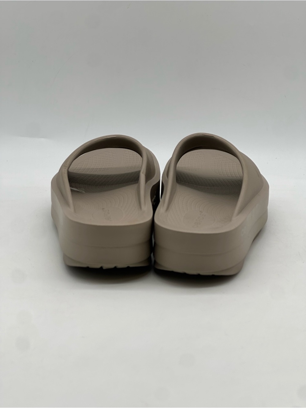OOFOS OOmega OOahh Wedge Sandals. Size 8 - Picture 5 of 10